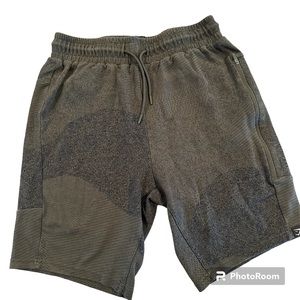 Gymshark Men’s Cotton Drawstring Short Olive Green w/ Gray Zippered pocket Sz M